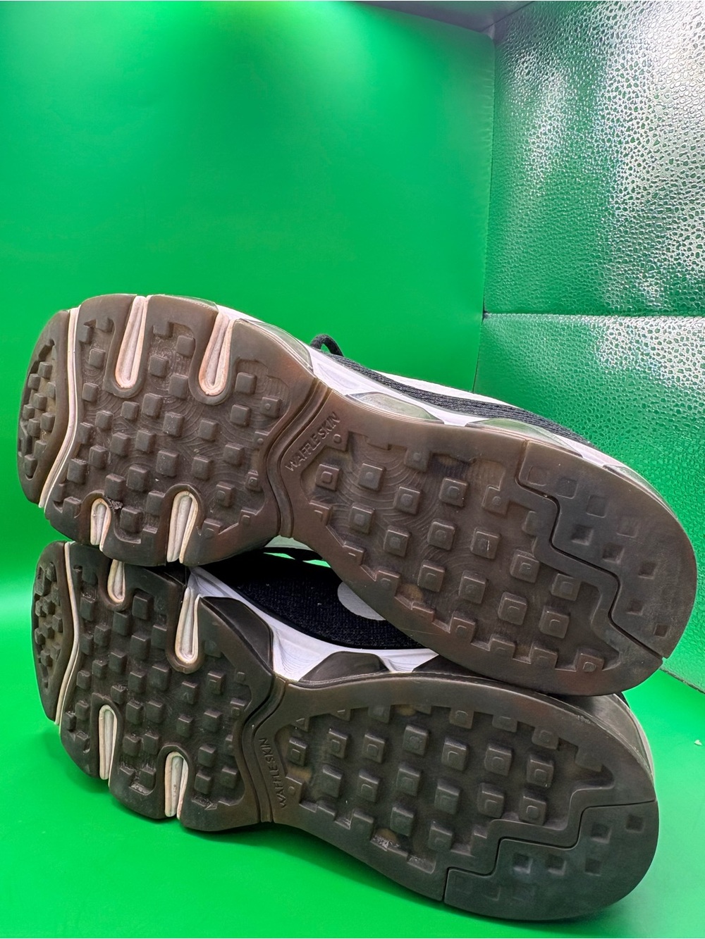 Nike Black Knit Women's Running Shoes - Picture 6 of 7